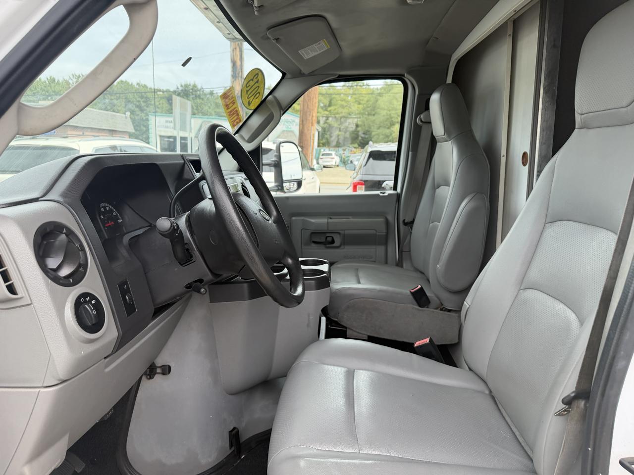 Ford Econoline E-350 Super Duty 2013