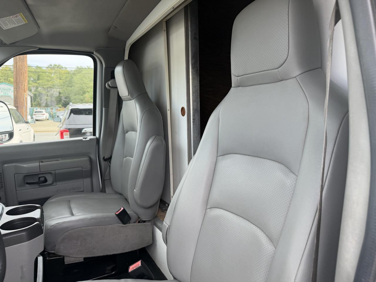 Ford Econoline E-350 Super Duty 2013