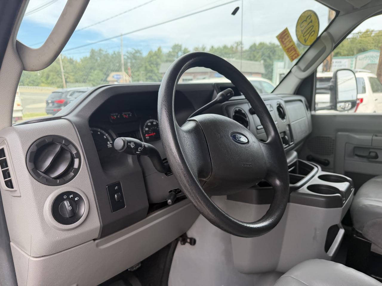 Ford Econoline E-350 Super Duty 2013