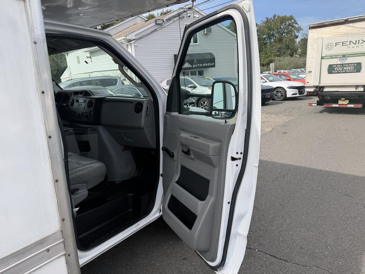 Ford Econoline E-350 Super Duty 2013