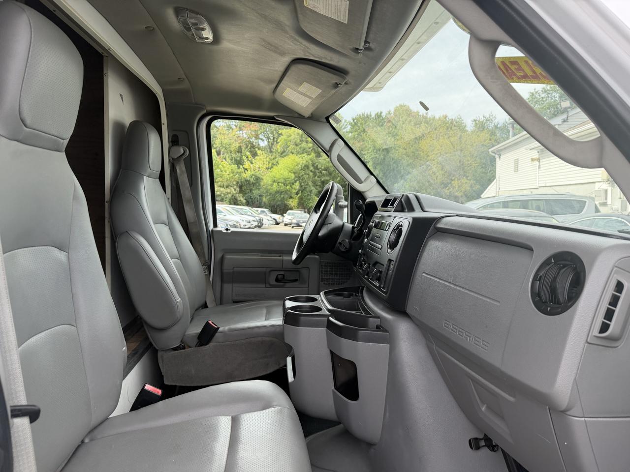 Ford Econoline E-350 Super Duty 2013