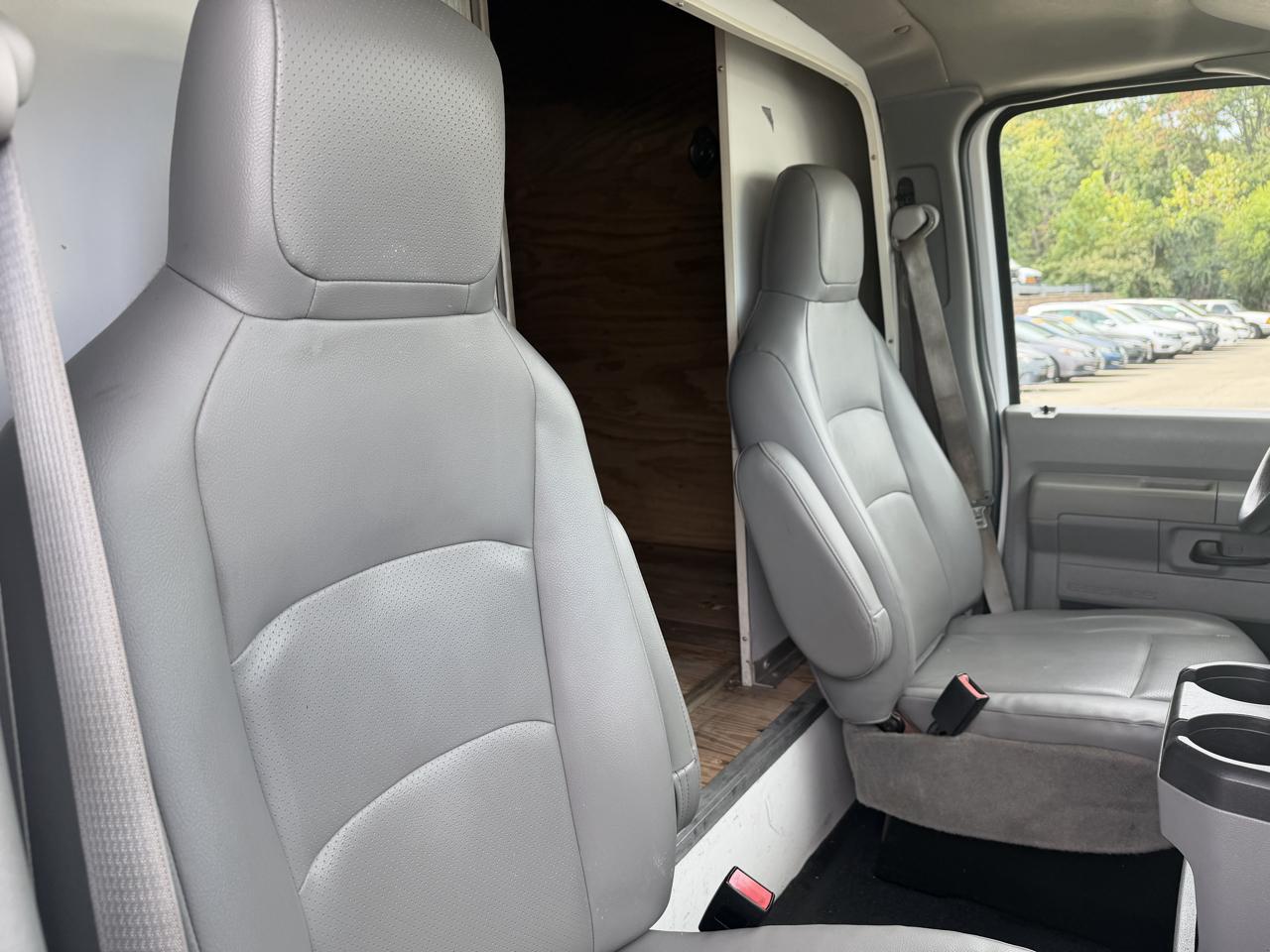 Ford Econoline E-350 Super Duty 2013