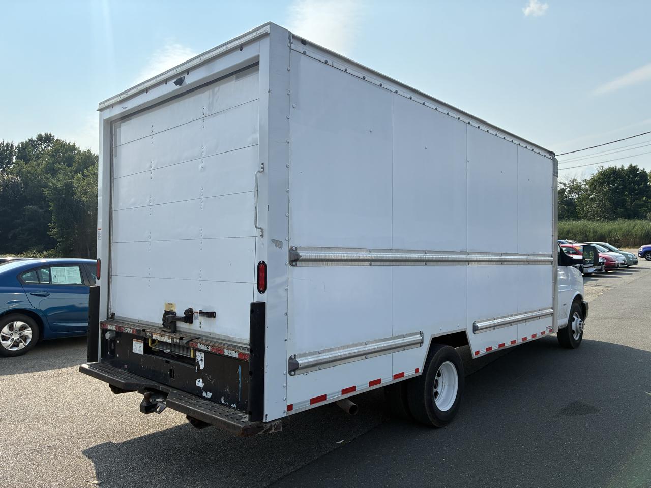 GMC Savana G3500 177 in. 2021