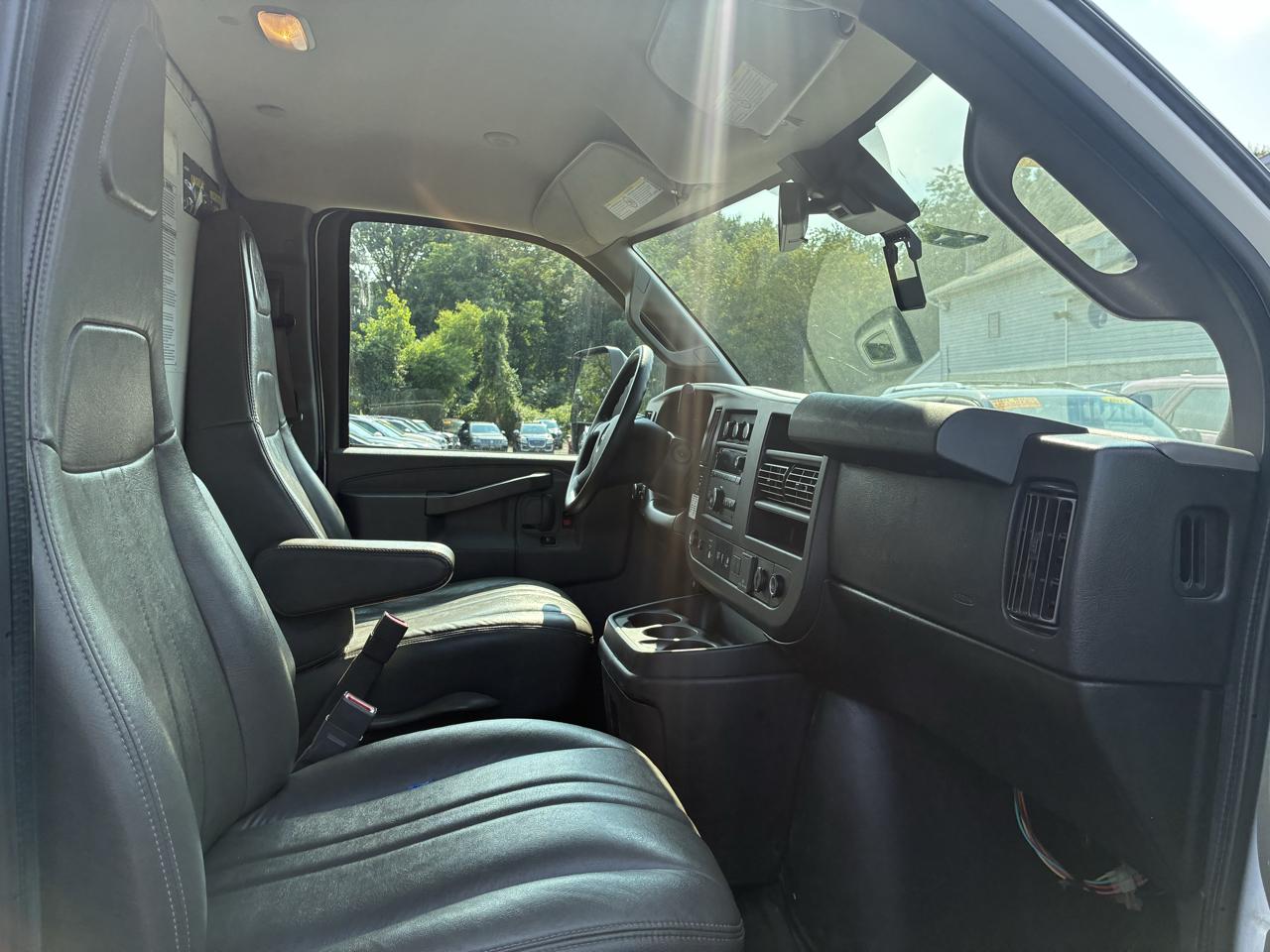 GMC Savana G3500 177 in. 2021