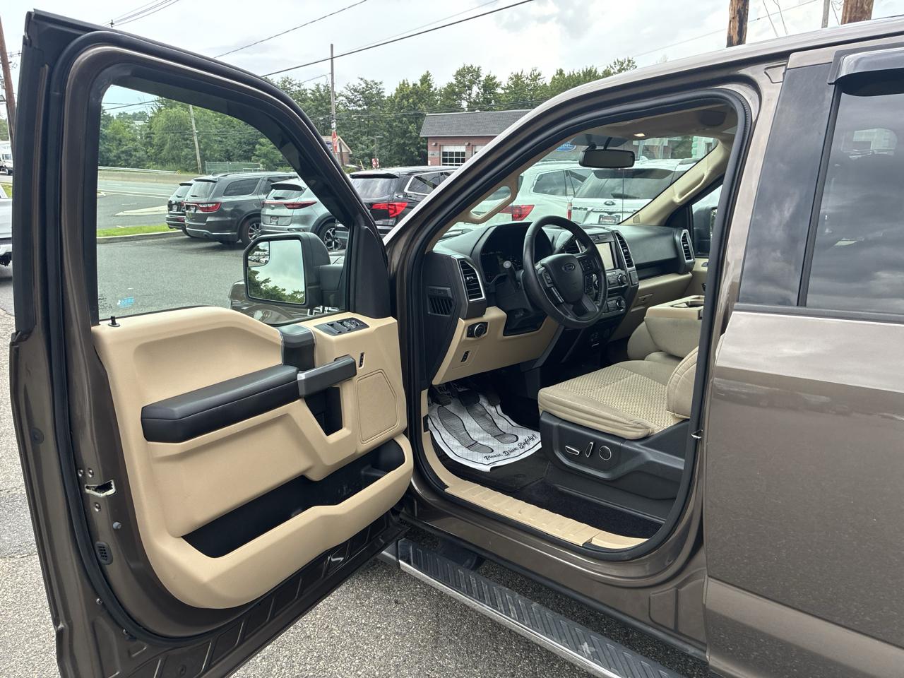 Ford F-150 XLT SuperCrew 5.5-ft. Bed 4WD 2015