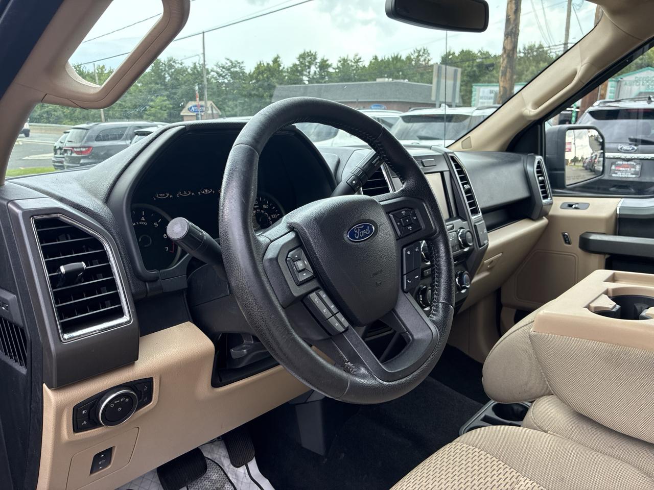 Ford F-150 XLT SuperCrew 5.5-ft. Bed 4WD 2015