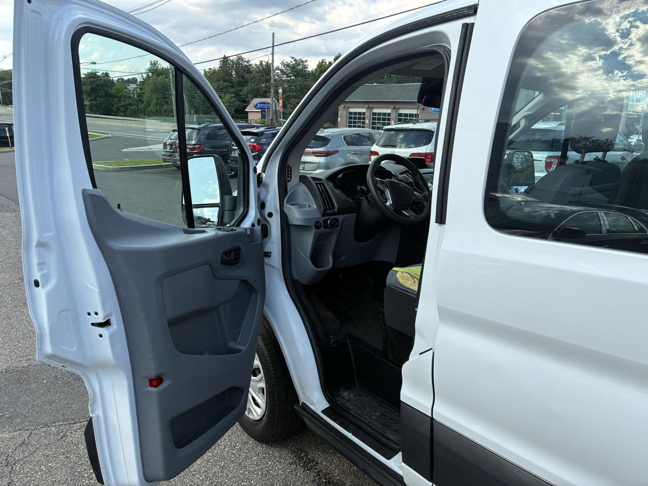 Ford Transit 350 Wagon Low Roof XLT 60/40 Pass. 148-in. WB 2019