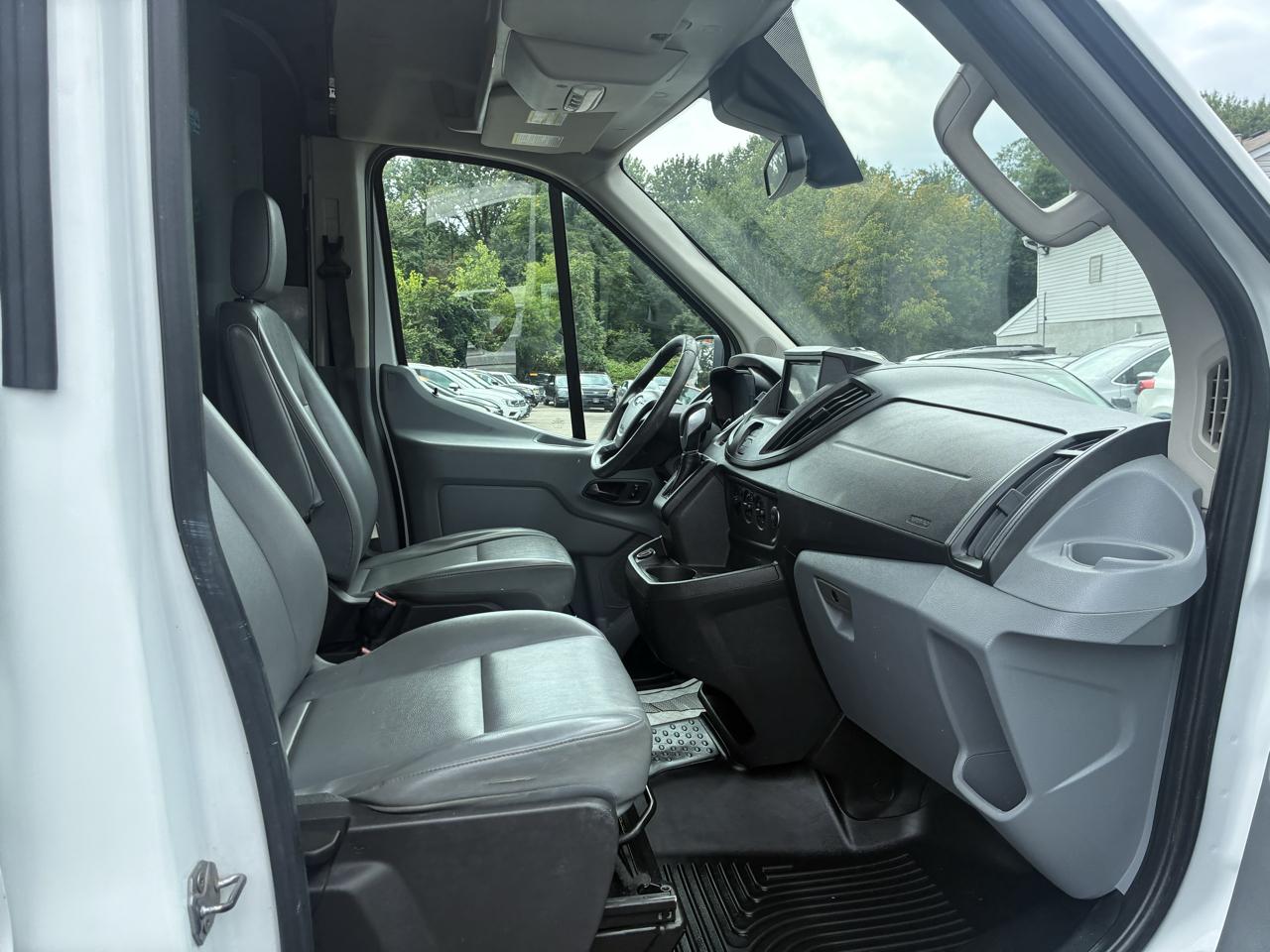 Ford Transit 250 Van High Roof w/Sliding Pass. 148-in. WB 2019