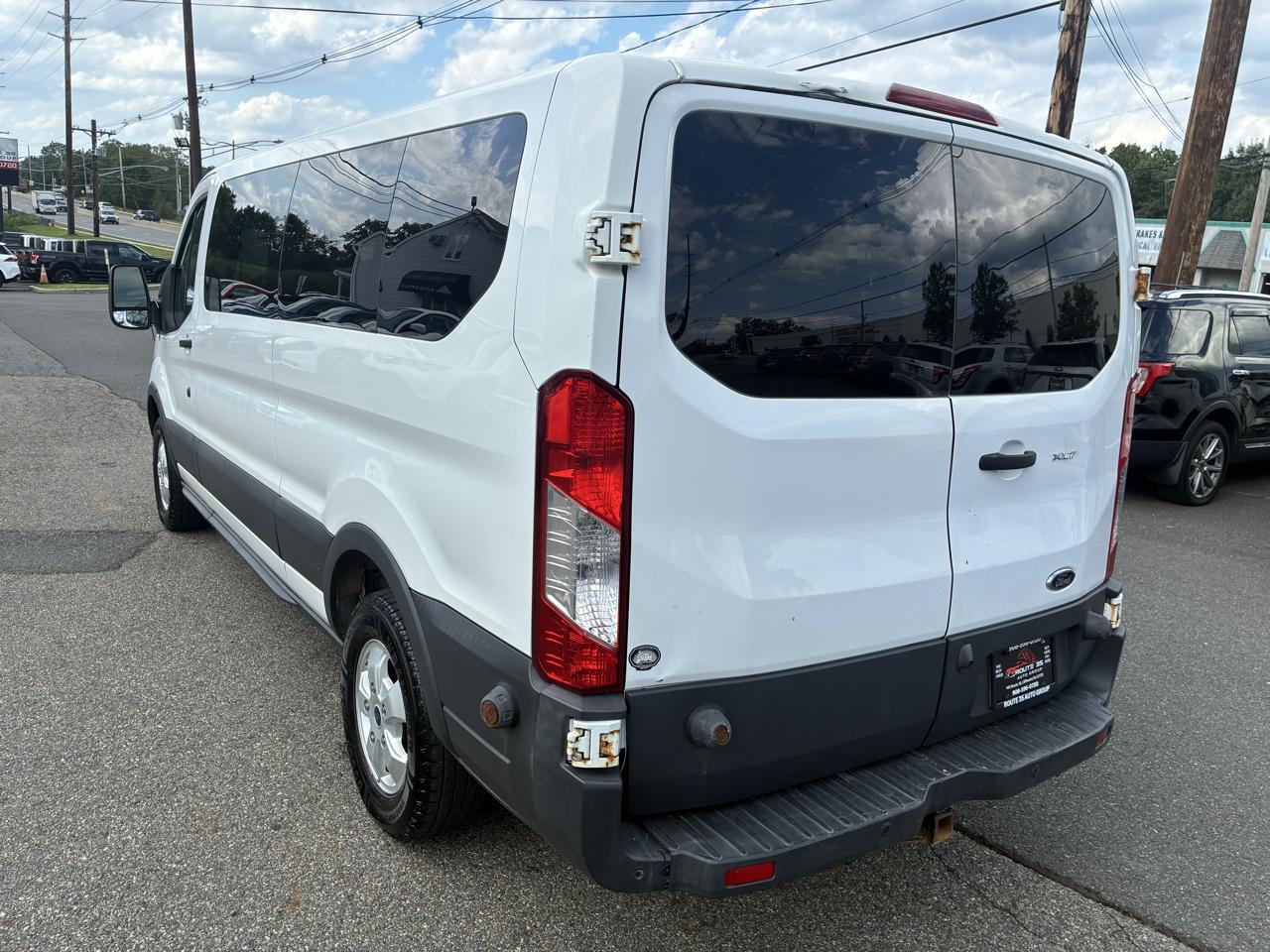 Ford Transit 350 Wagon Low Roof XL w/Sliding Pass. 148-in. WB 2017