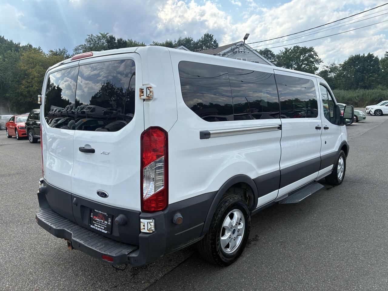 Ford Transit 350 Wagon Low Roof XL w/Sliding Pass. 148-in. WB 2017