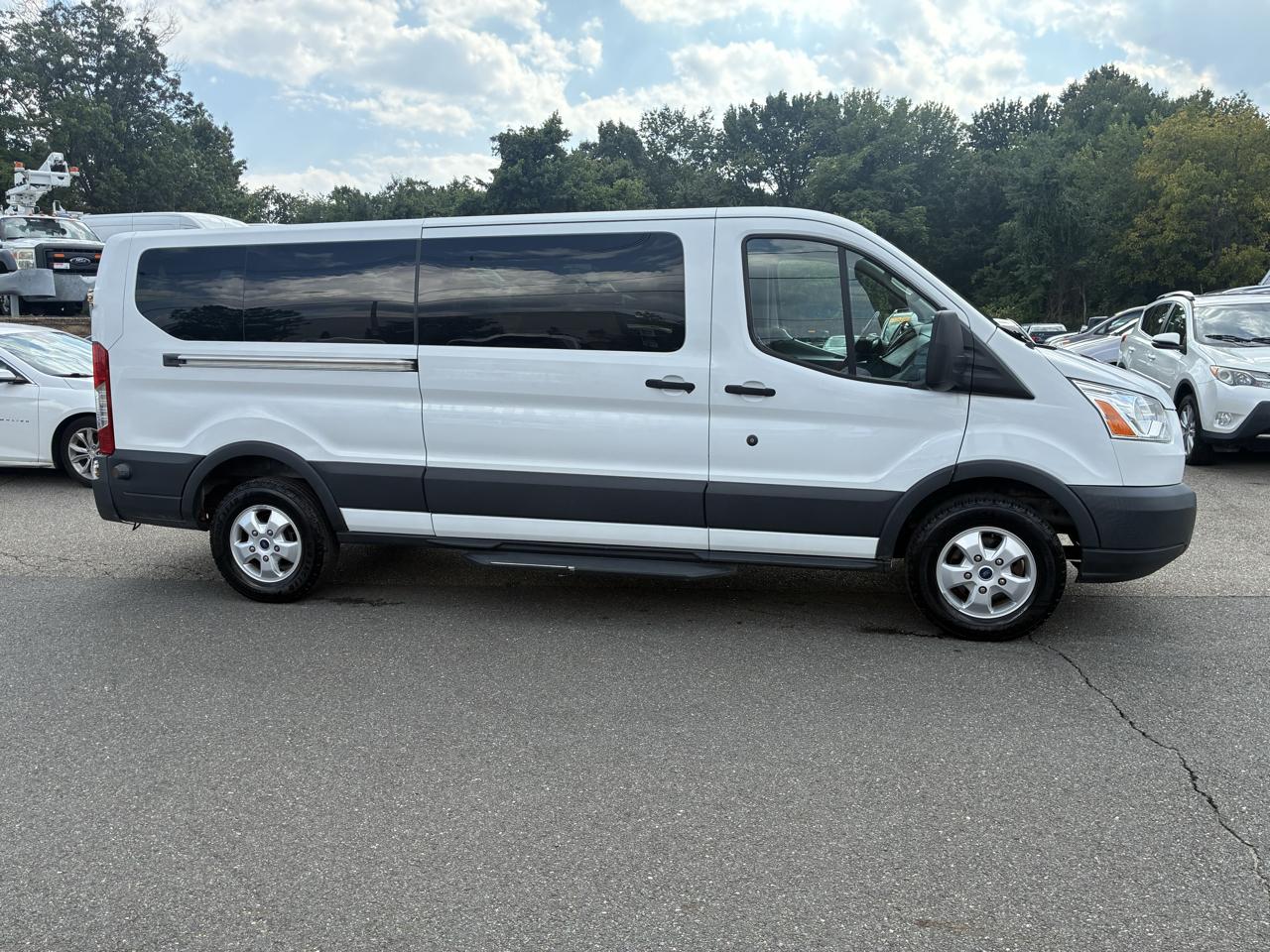 Ford Transit 350 Wagon Low Roof XL w/Sliding Pass. 148-in. WB 2017