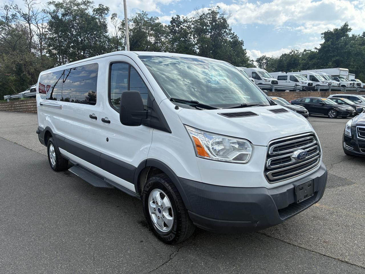Ford Transit 350 Wagon Low Roof XL w/Sliding Pass. 148-in. WB 2017