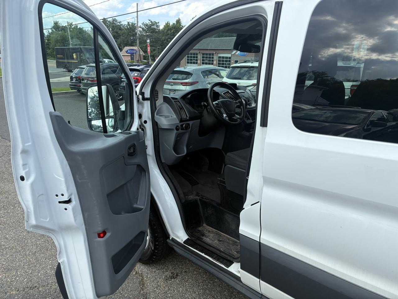 Ford Transit 350 Wagon Low Roof XL w/Sliding Pass. 148-in. WB 2017