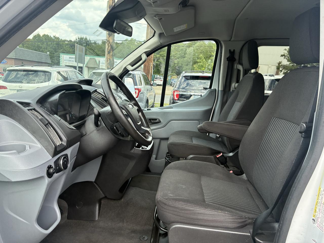 Ford Transit 350 Wagon Low Roof XL w/Sliding Pass. 148-in. WB 2017