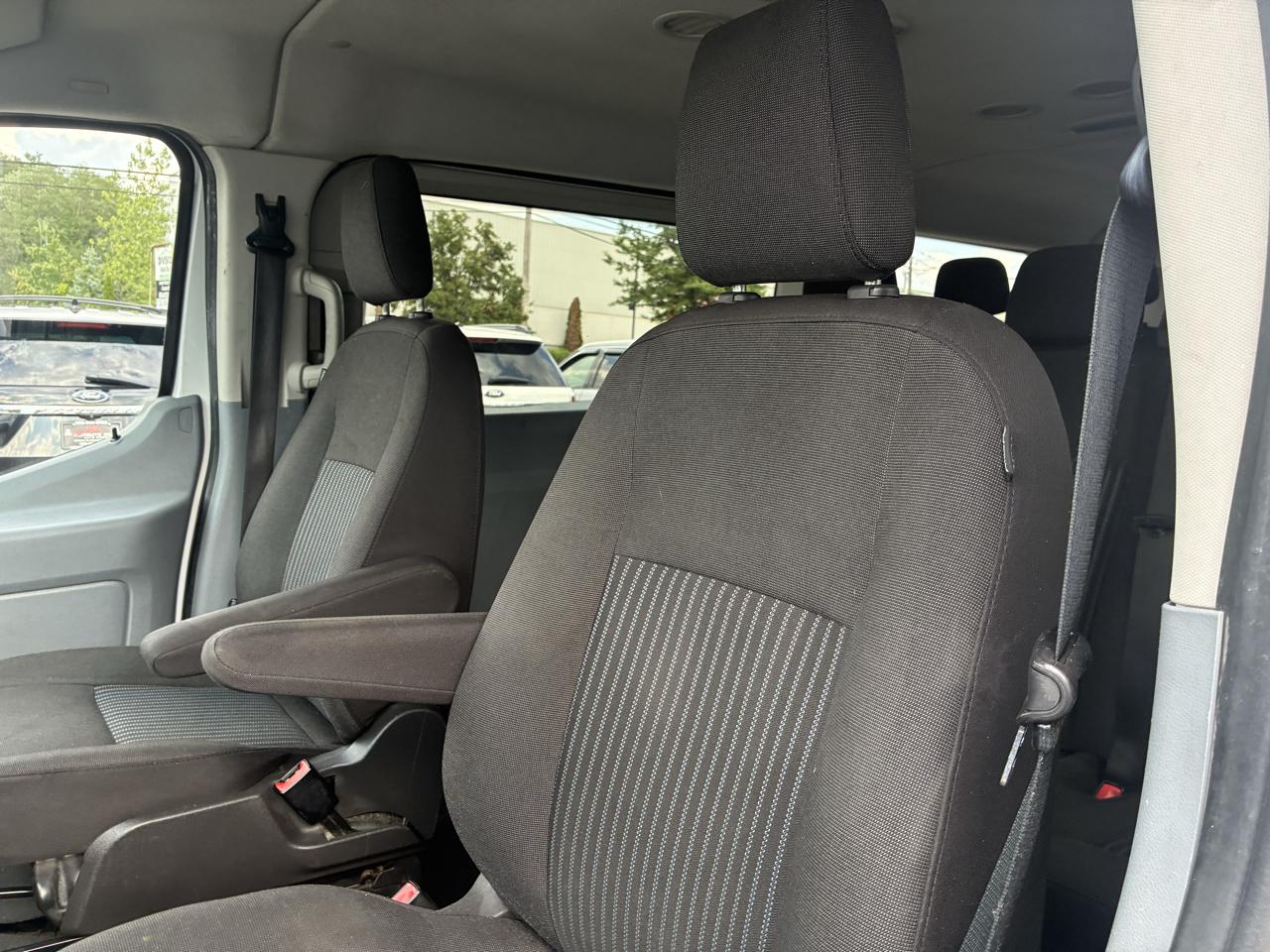 Ford Transit 350 Wagon Low Roof XL w/Sliding Pass. 148-in. WB 2017