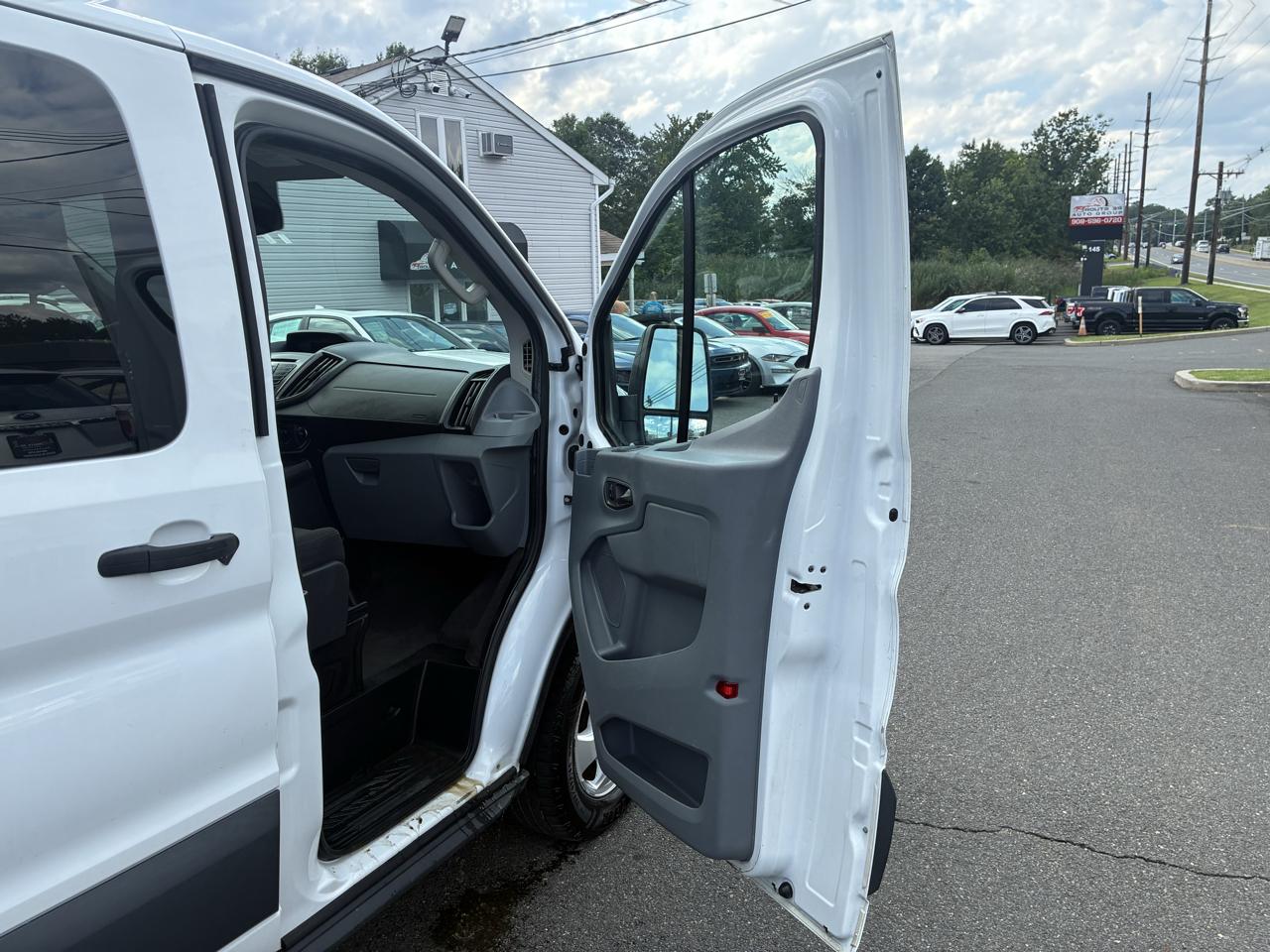 Ford Transit 350 Wagon Low Roof XL w/Sliding Pass. 148-in. WB 2017
