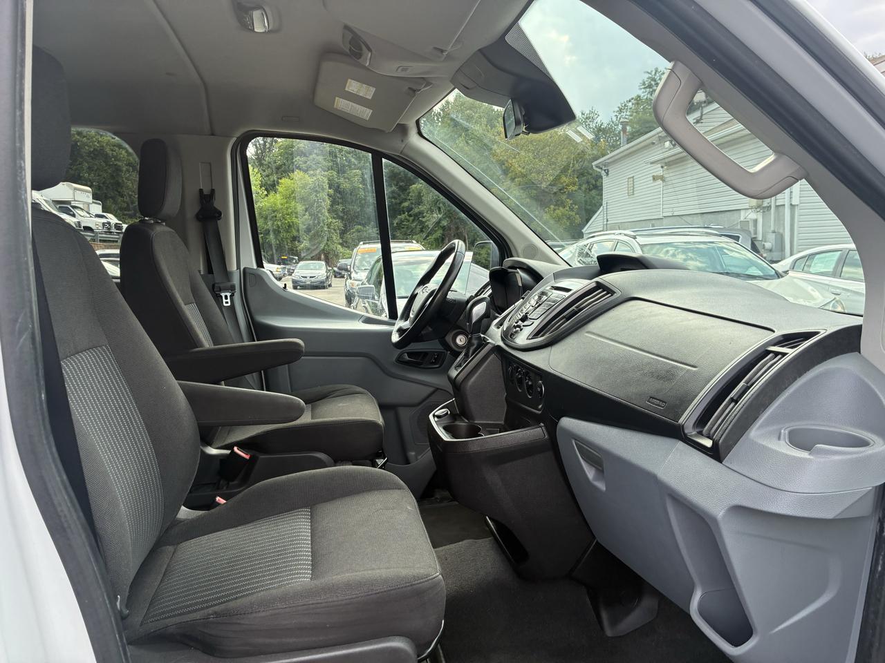 Ford Transit 350 Wagon Low Roof XL w/Sliding Pass. 148-in. WB 2017