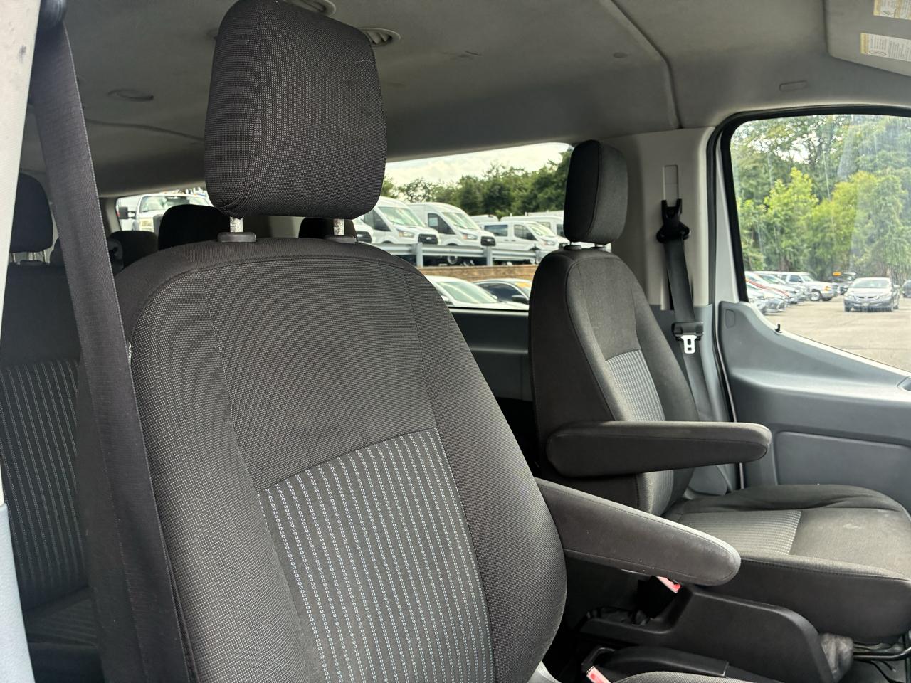 Ford Transit 350 Wagon Low Roof XL w/Sliding Pass. 148-in. WB 2017