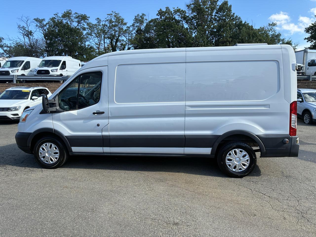 Ford Transit 250 Van Med. Roof w/Sliding Pass. 148-in. WB 2015