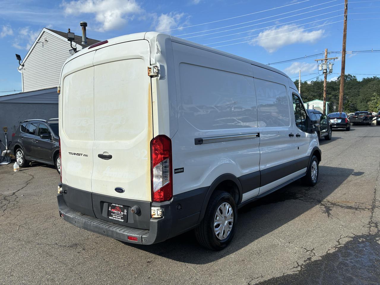 Ford Transit 250 Van Med. Roof w/Sliding Pass. 148-in. WB 2015