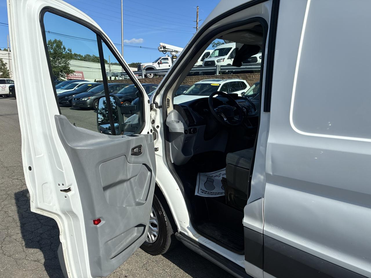 Ford Transit 250 Van Med. Roof w/Sliding Pass. 148-in. WB 2015