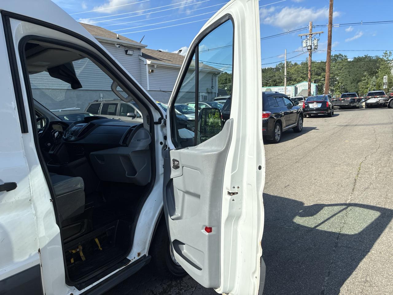 Ford Transit 250 Van Med. Roof w/Sliding Pass. 148-in. WB 2015