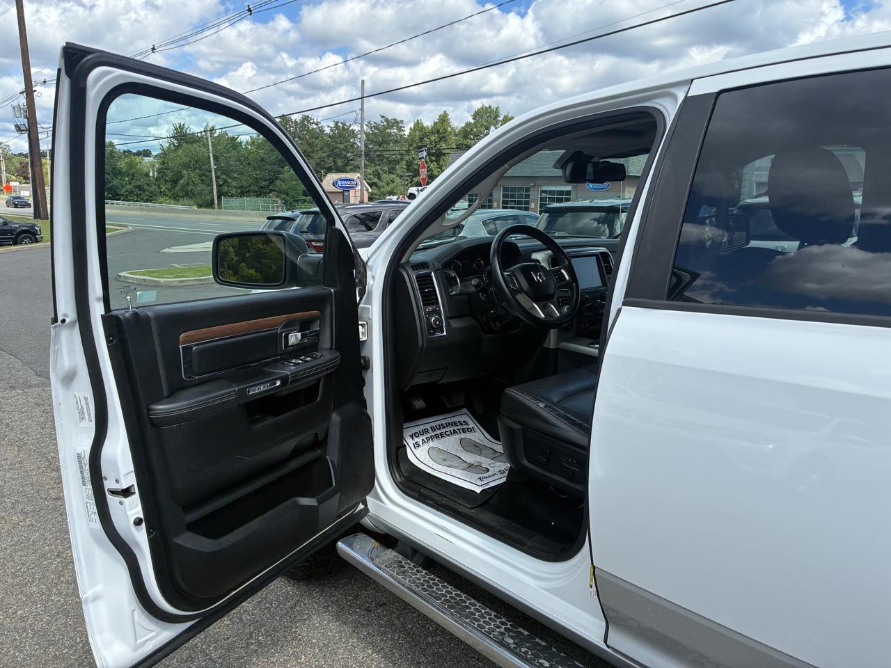 RAM 1500 Laramie Crew Cab SWB 4WD 2014