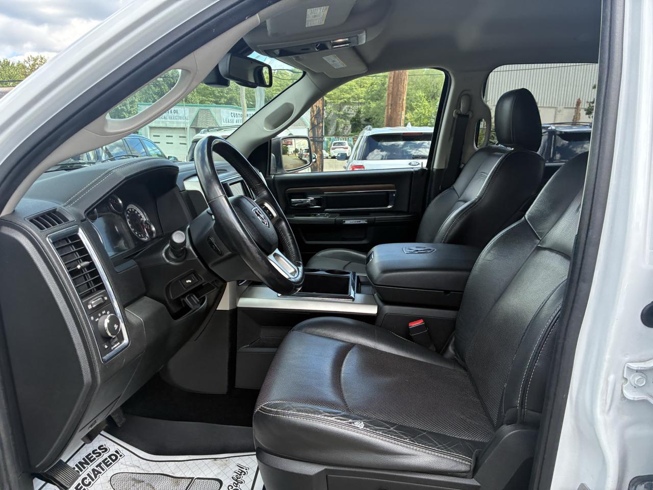 RAM 1500 Laramie Crew Cab SWB 4WD 2014