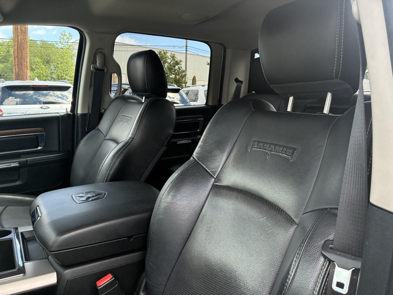 RAM 1500 Laramie Crew Cab SWB 4WD 2014