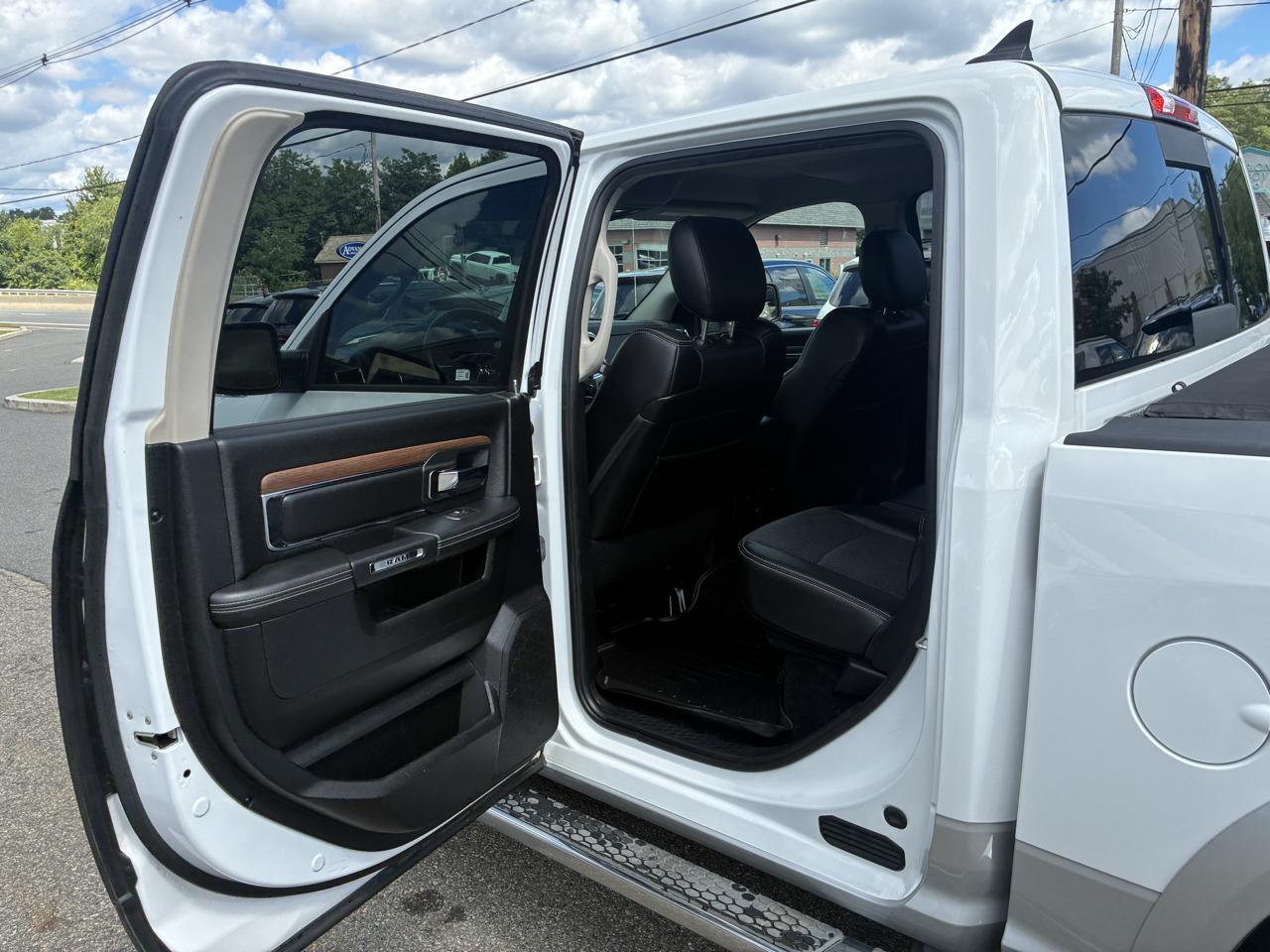 RAM 1500 Laramie Crew Cab SWB 4WD 2014
