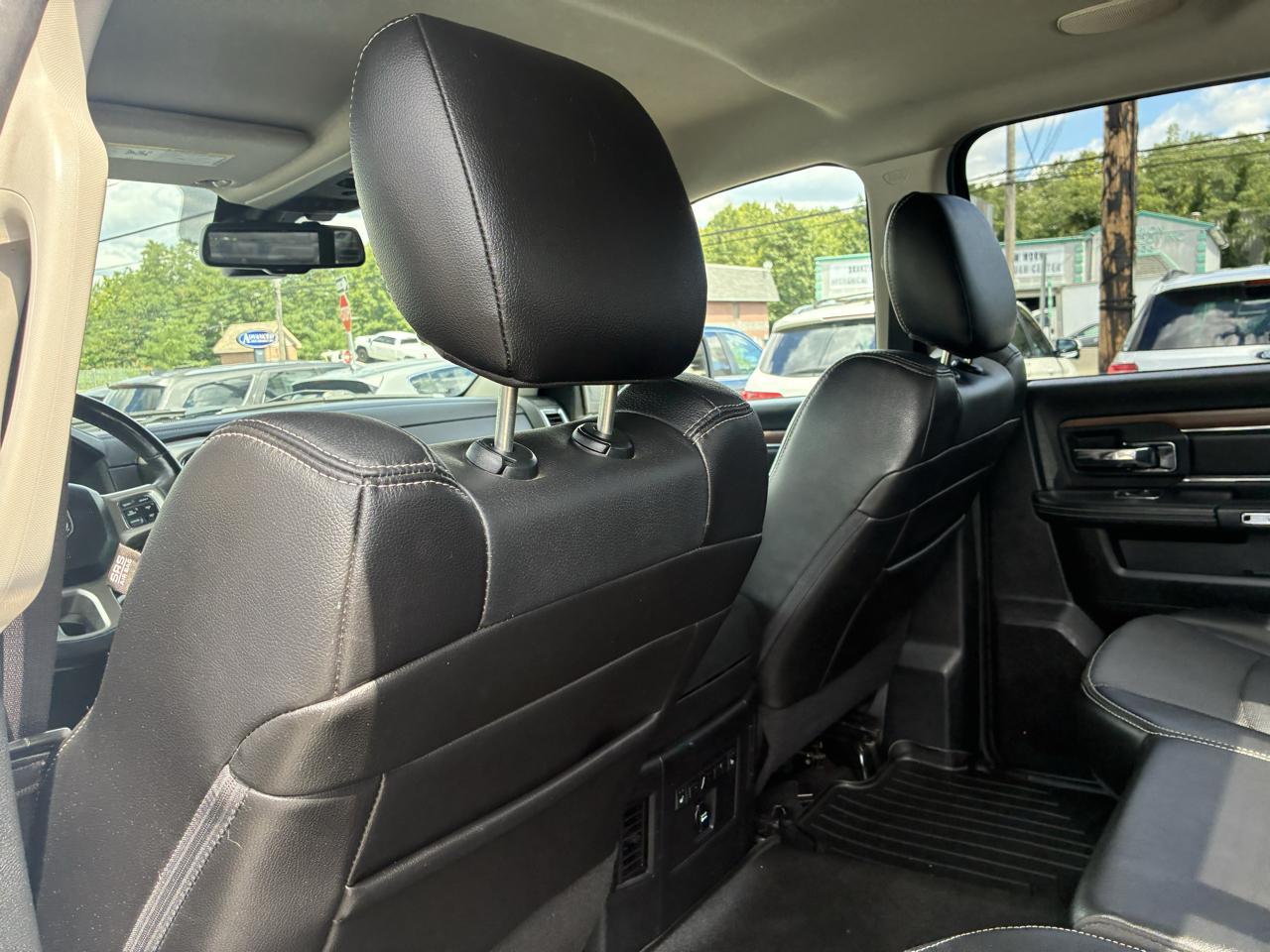 RAM 1500 Laramie Crew Cab SWB 4WD 2014