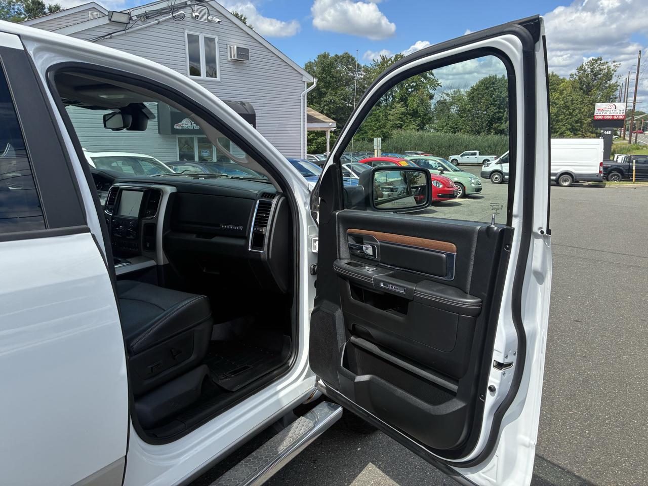 RAM 1500 Laramie Crew Cab SWB 4WD 2014