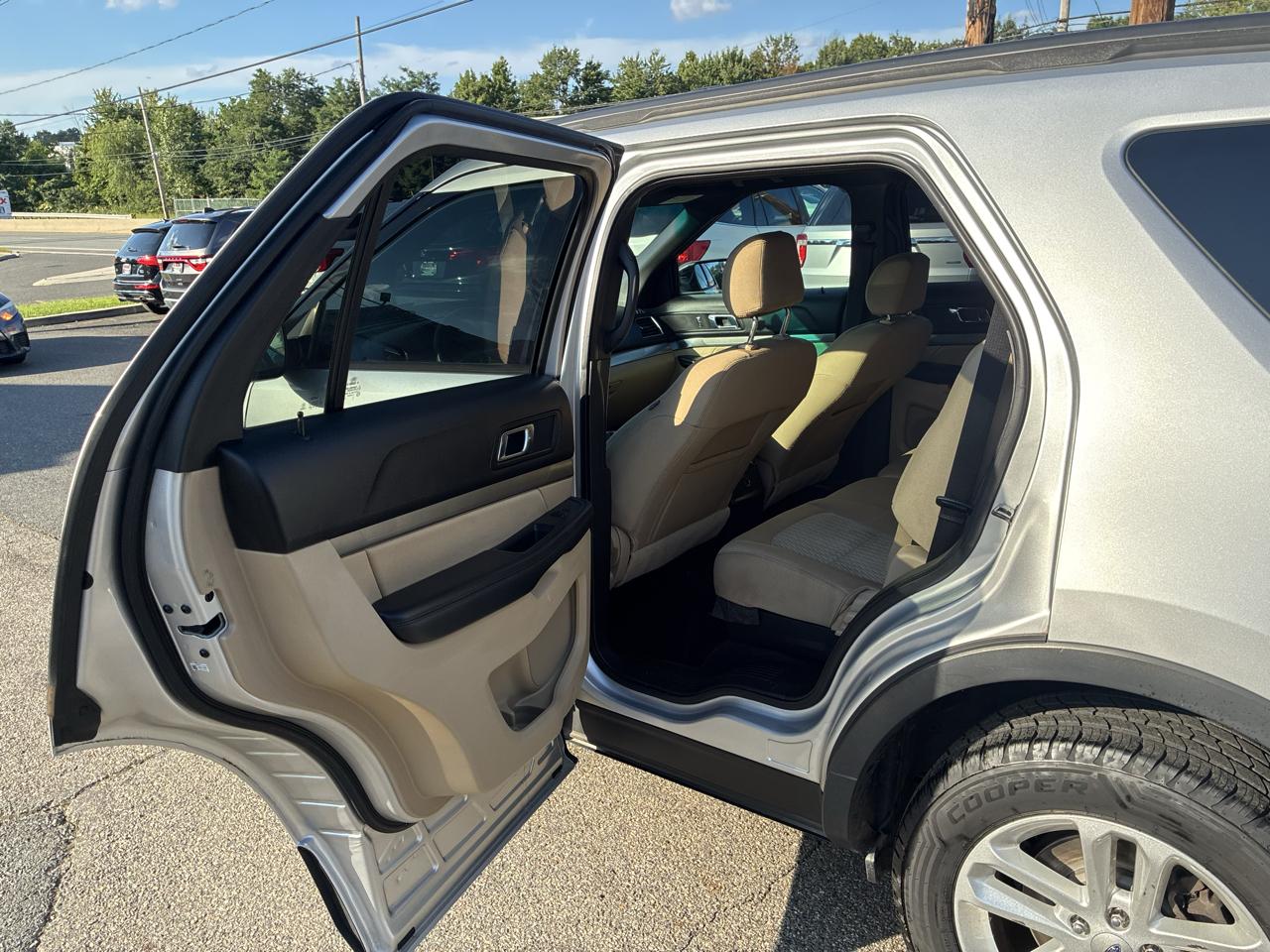 Ford Explorer Base 4WD 2016