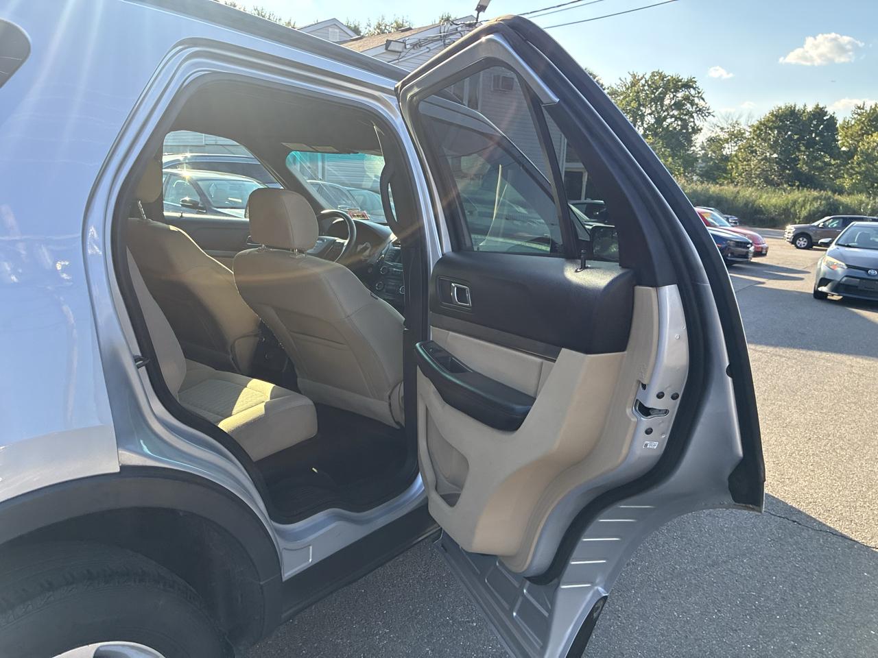 Ford Explorer Base 4WD 2016