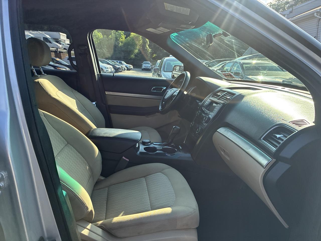 Ford Explorer Base 4WD 2016