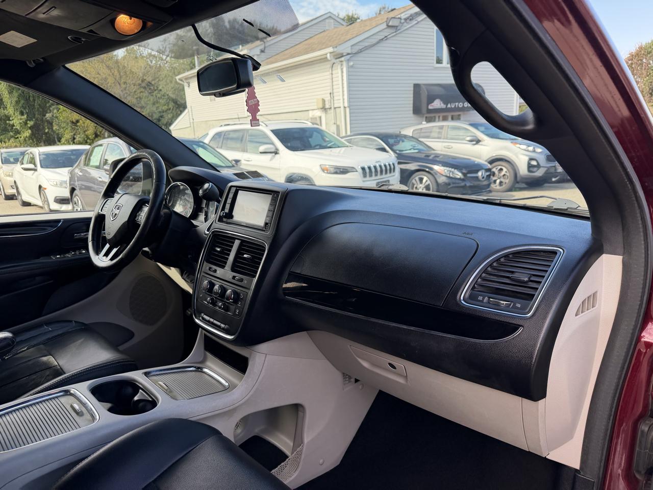 Dodge Grand Caravan SXT 2017