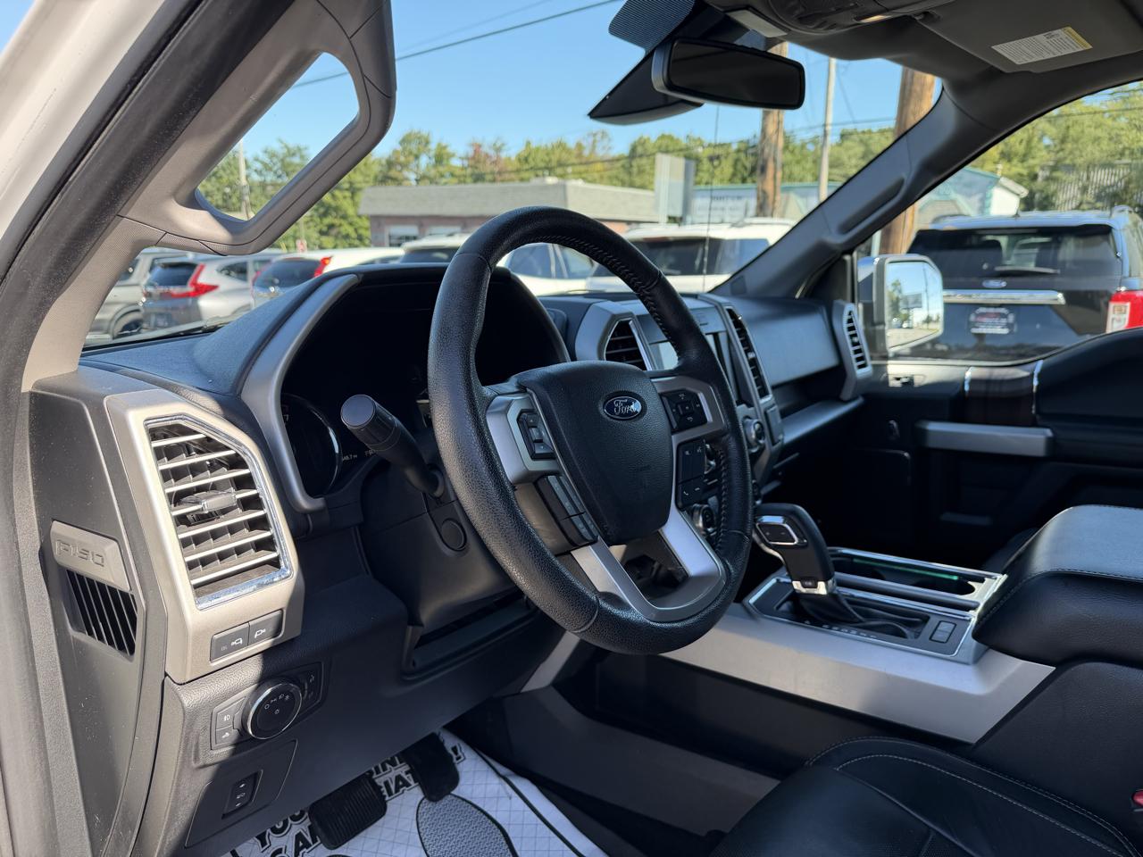 Ford F-150 Lariat SuperCrew 5.5-ft. Bed 4WD 2015