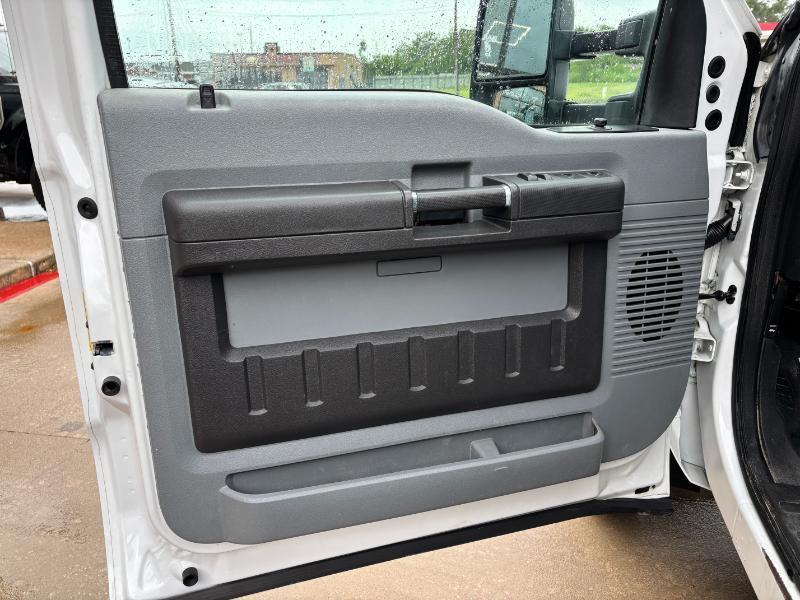 Ford F-550 Crew Cab DRW 2WD 2011