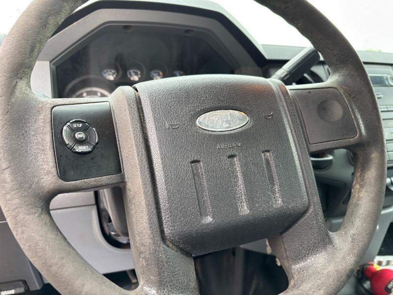 Ford F-550 Crew Cab DRW 2WD 2011