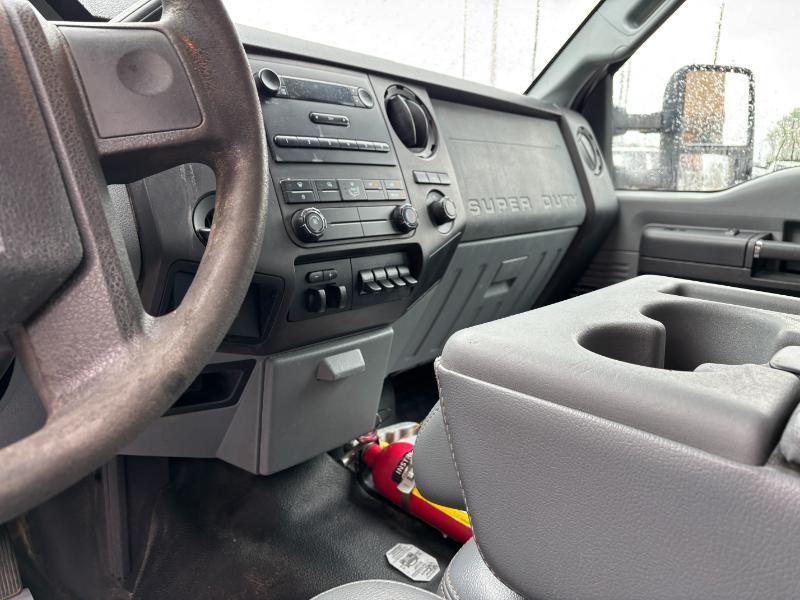 Ford F-550 Crew Cab DRW 2WD 2011