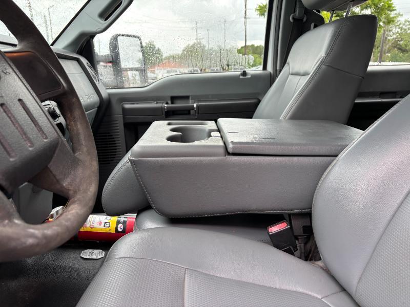 Ford F-550 Crew Cab DRW 2WD 2011