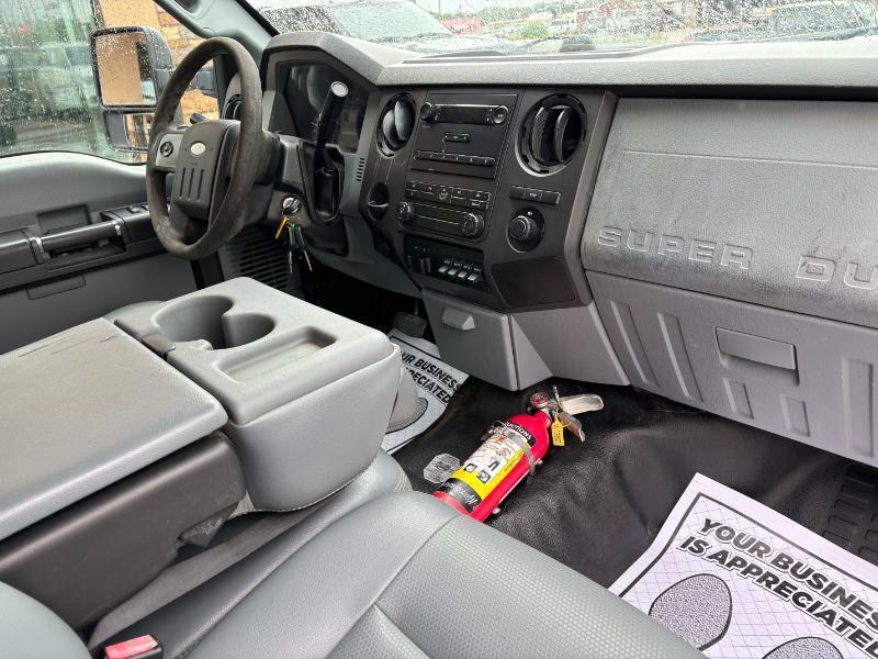 Ford F-550 Crew Cab DRW 2WD 2011