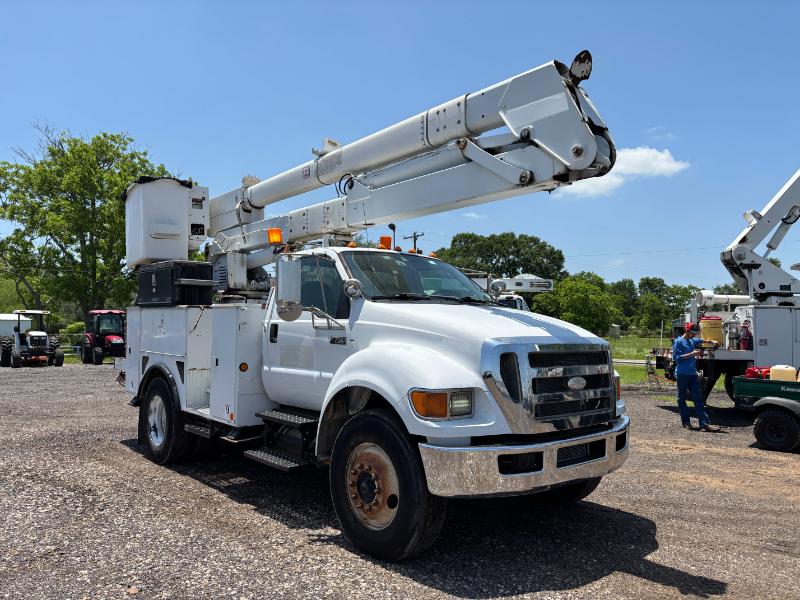 2009 Ford F-750 Regular Cab 2WD DRW