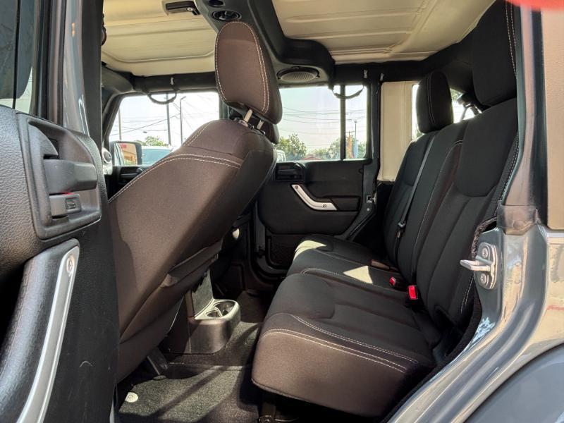 Jeep Wrangler Unlimited Sahara 4WD 2014