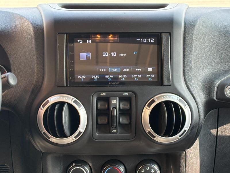 Jeep Wrangler Unlimited Sahara 4WD 2014