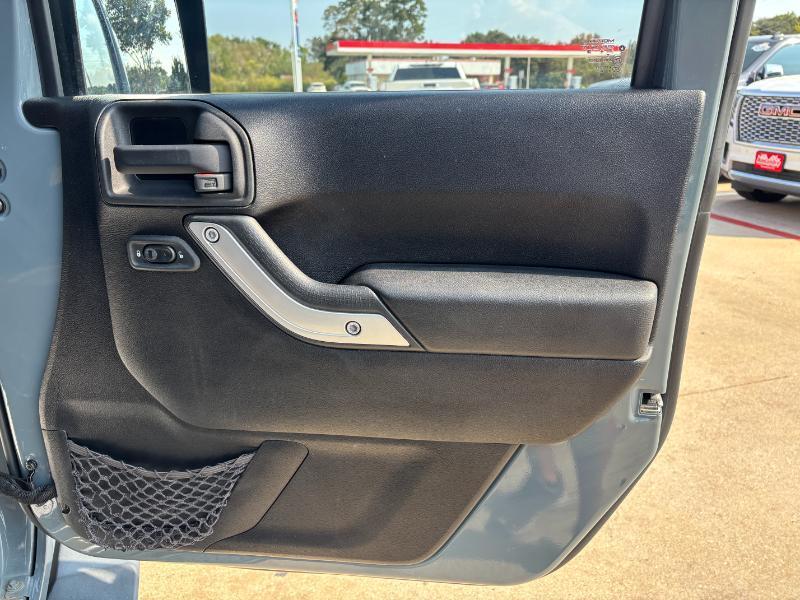 Jeep Wrangler Unlimited Sahara 4WD 2014