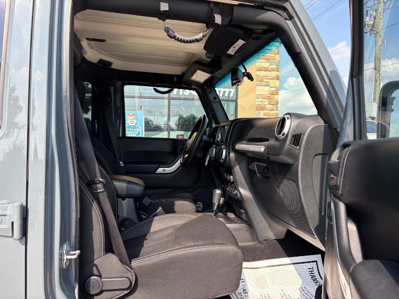 Jeep Wrangler Unlimited Sahara 4WD 2014