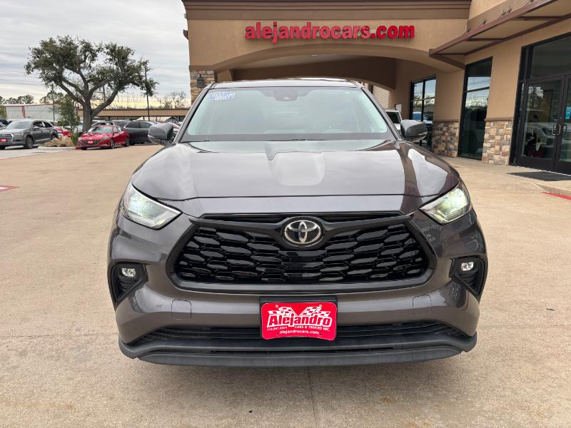 Toyota Highlander LE FWD V6 2021