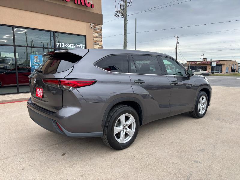 Toyota Highlander LE FWD V6 2021