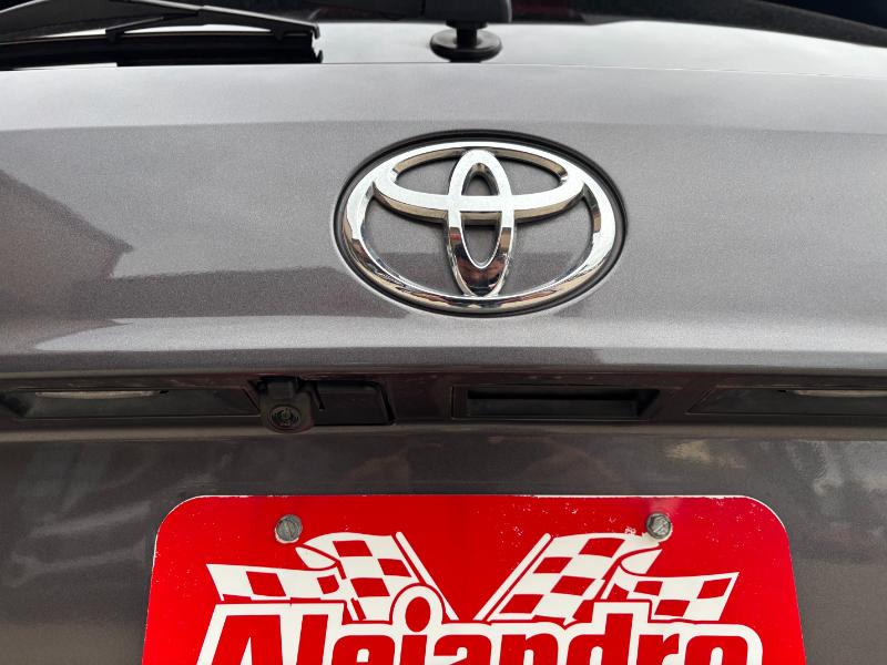 Toyota Highlander LE FWD V6 2021